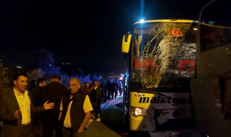 TEM’de bir minibüs ve iki yolcu otobüsü zincirleme kazaya karıştı: 4 yaralı (23 Mayıs 2022)