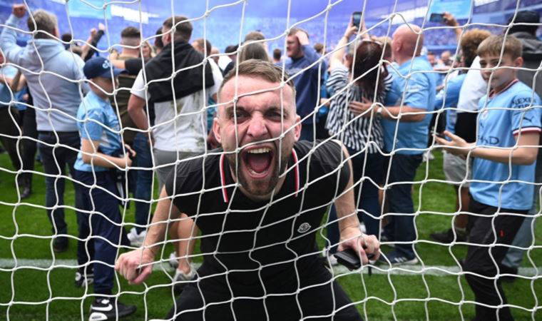Manchester City taraftarlarından Aston Villa kalecisi Robin Olsen'e saldırı