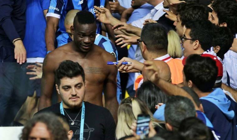Adana Demirsporlu Mario Balotelli, dünya gündeminde