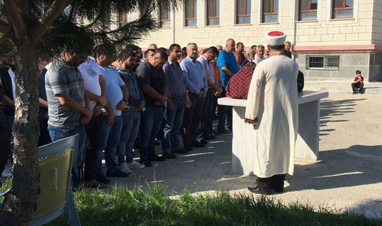 Annesinin öldürdüğü minik Ela’ya acı veda