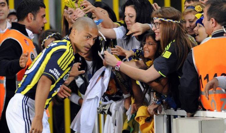 Fenerbahçe Kulübü Başkanı Ali Koç: 'Alex de Souza geri dönebilir'