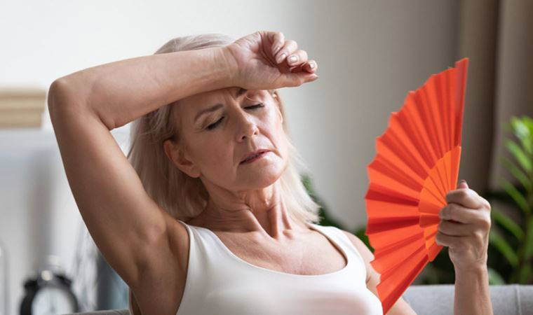 Uzmanı uyardı: 50 yaşından sonra her 3 kadından 1'inde görülüyor...