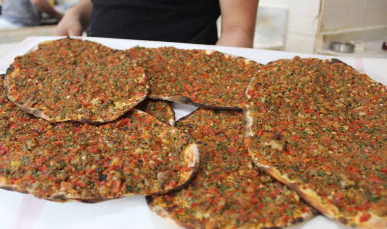 Bodrumdaki bir lahmacunun fiyatına Gaziantep'te 20 lahmacun yeniyor (24 Mayıs 2022)