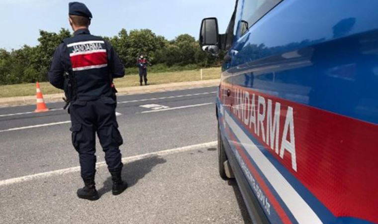 Kırşehir'de kendilerini jandarma olarak tanıtıp dolandırıcılık yapan 2 zanlı tutuklandı