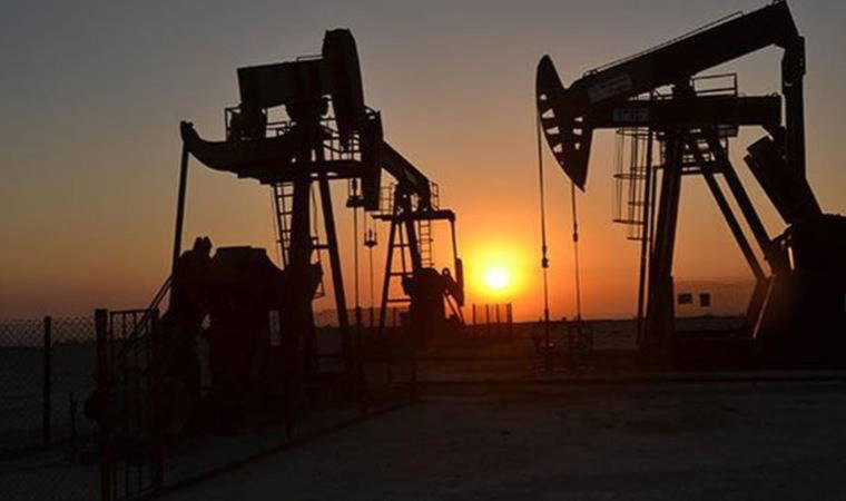 Petrol, ABD'deki düşük stokların etkisiyle yükseldi
