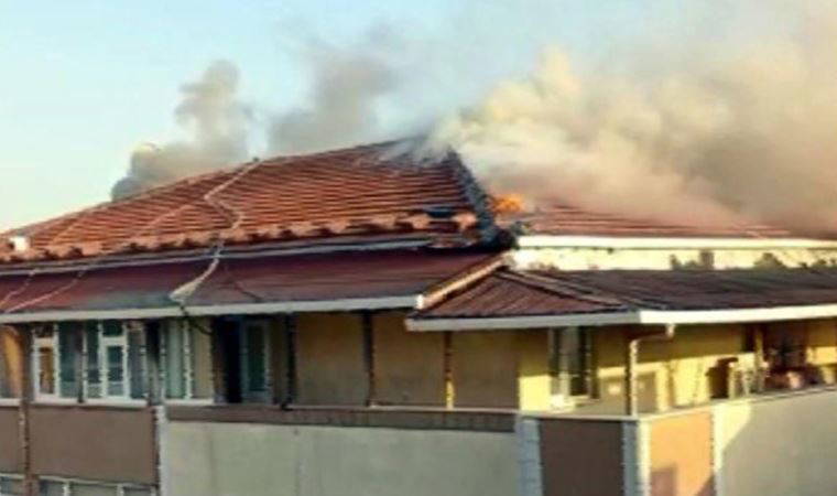 Avcılar'da onarım sırasında binanın çatısında yangın