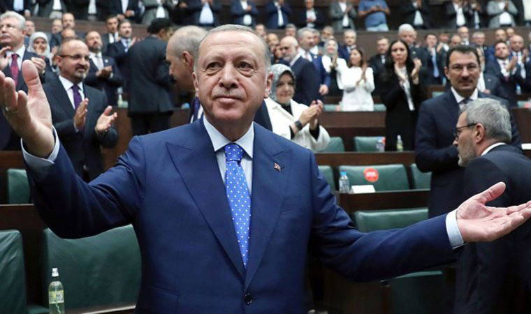 Uğur Dündar: 'AKP kaynaklarından iyi haber alan bir dostum aradı,; şapkadan çıkacak bir tavşan kalmış