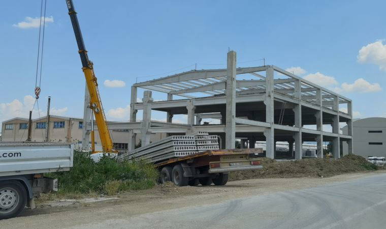 İnşaatta 4 metreden düşen işçi yaralandı