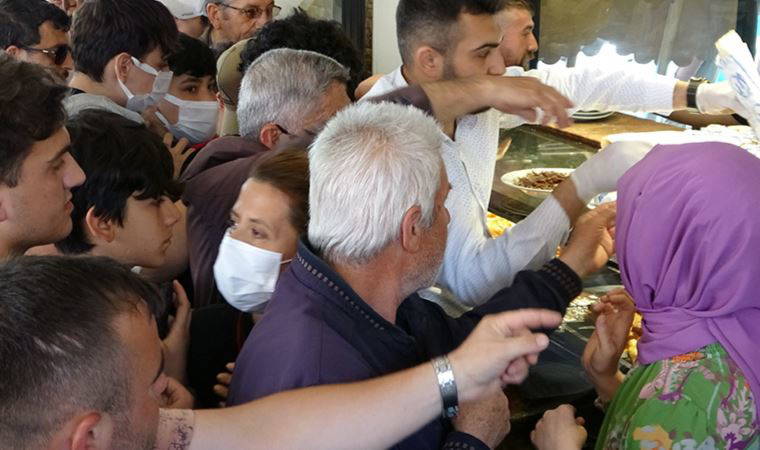 1 TL’lik döner izdihamı