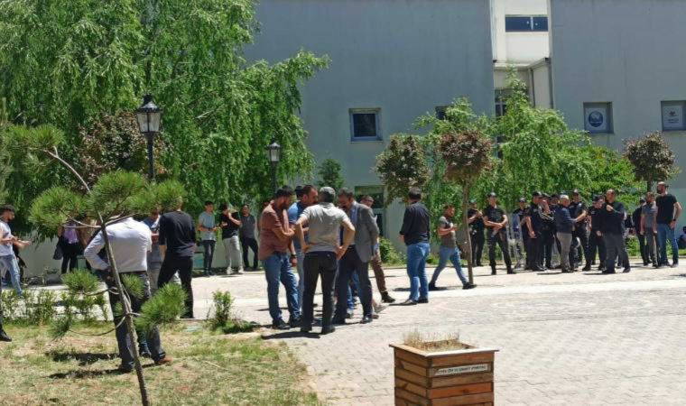 Munzur Üniversitesi'nde TÜGVA'yı protesto eden öğrencilere polis müdahale etti: 5 öğrenci gözaltına alındı