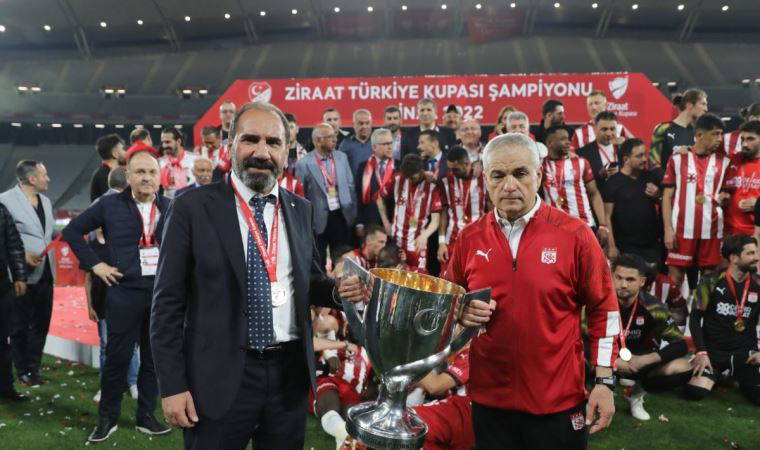 Demir Grup Sivasspor Teknik Direktörü Rıza Çalımbay, ‘Göreve hazırım’ mesajı verdi