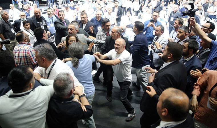 Tokatlar havada uçuştu