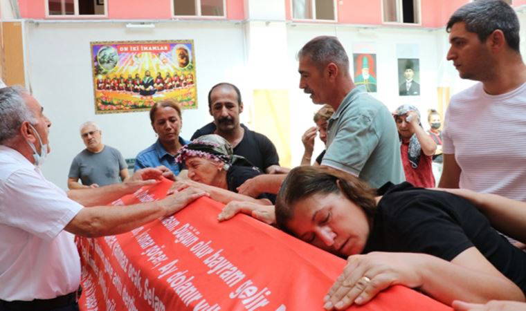 Uzaklaştırma kararı aldırdığı eşi tarafından öldürülen Rojda Şayla, Antalya'da toprağa verildi (28 Mayıs 2022)