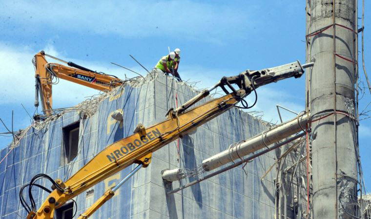 'Dünyanın en saçma binası'nın yıkımı sürüyor: Yüzde 70'i yıkıldı, kurban kesildi (28 Mayıs 2022) (Video Haber)