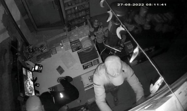 Osmaniye'de bakkaldan hırsızlık görüntüleri kamerada