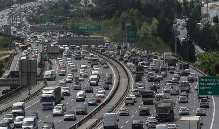 İstanbul Valiliğinden yarın için 'toplu ulaşım araçları kullanılması' önerisi