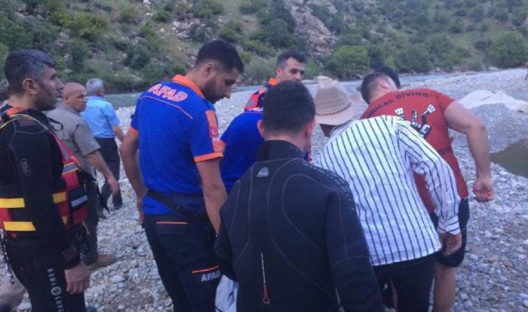 Diyarbakır’da kız çocuğunu kurtarmaya çalışan kadın akıntıya kapılarak hayatını kaybetti