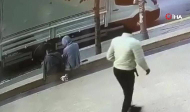 Yer: Esenyurt... Sohbet ettikleri sırada yanlarında duran 'telefon' çalındı