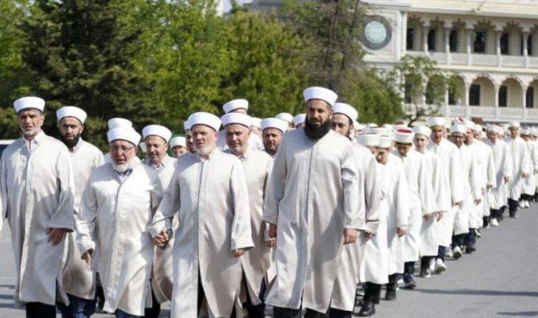 Yüzlerce hafızın töreni için dikkat çeken paylaşım: 'Şeriat is loading'