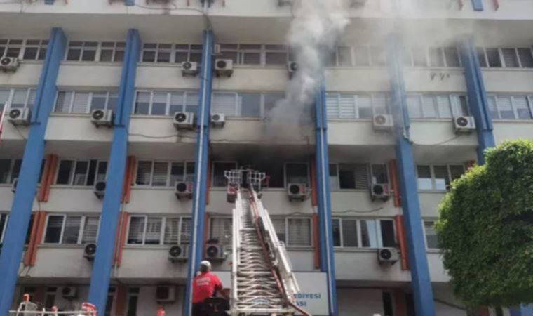 Mersin Büyükşehir Belediyesi'nin ek hizmet binasında yangın çıktı (03 Mayıs 2022) (Video Haber)