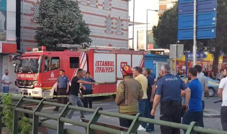 Ümraniye’de korku dolu anlar: Önüne gelene bıçak çekip intihara kalkıştı