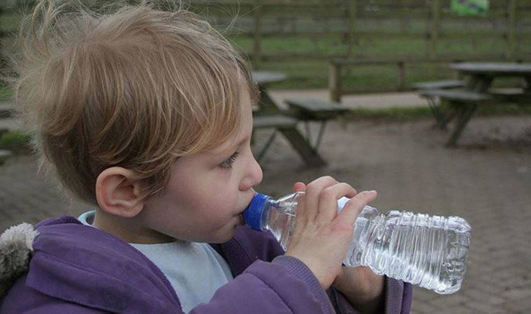 Uzmanı açıkladı: Yüzde 10-15 su kaybı çocuğu yoğun bakıma götürebilir