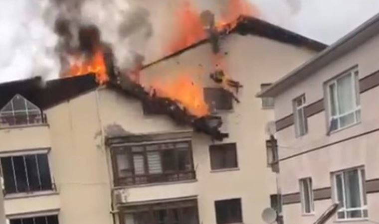 Ankara'da çatı yangını (04 Mayıs 2022) (Video Haber)