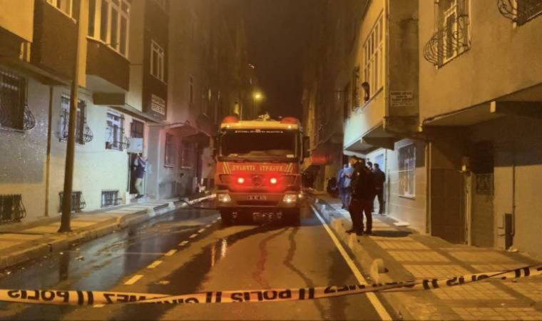 Bağcılar’da 4 katlı binanın çatısı alev alev yandı