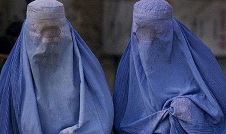 Taliban, kadınlara vücutlarının tamamını örten burka giyme zorunluluğu getirdi