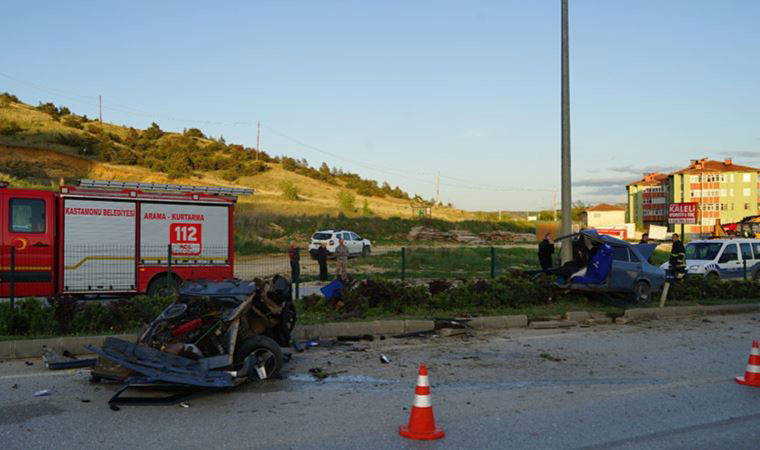 Kastamonu'da trafik kazası: İkiye bölünen otomobilin sürücüsü hayatını kaybetti