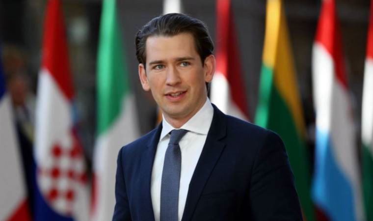 Avusturya’da eski Başbakan Sebastian Kurz’a yakın 2 bakan istifa etti