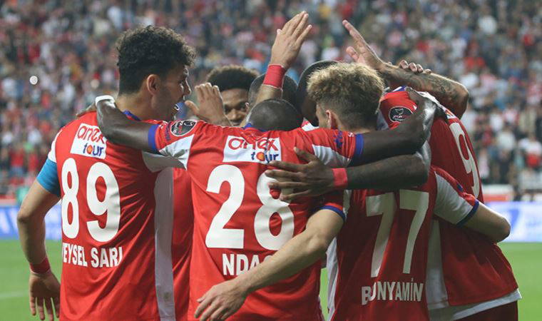 5 gollü maçta gülen taraf Antalyaspor! Antalyaspor 3-2 Konyaspor