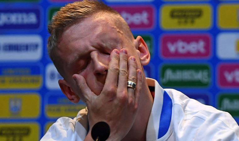 Ukraynalı Oleksandr Zinchenko basın toplantısında gözyaşlarına boğuldu