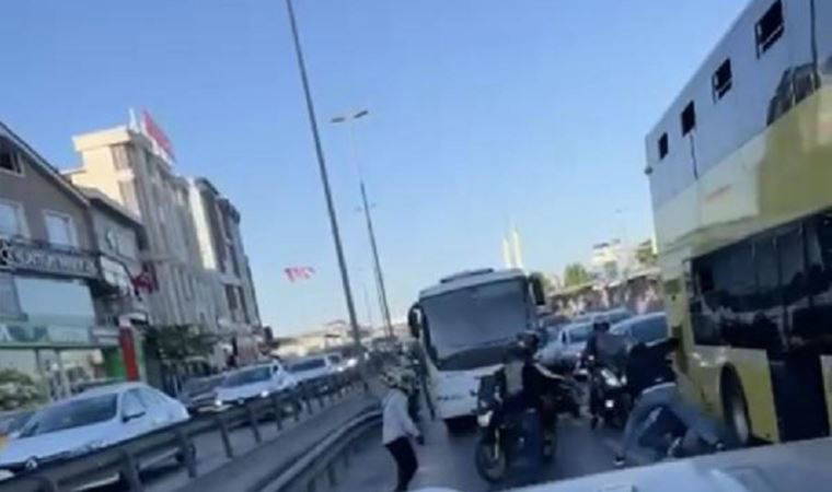 Bahçelievler'de motosikletlilerden servis şoförüne dayak