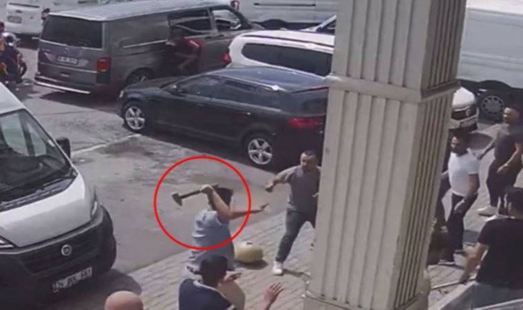 Güngören'de 'bıçaklı çekiçli' trafik kavgası (10 Haziran 2022) (Video Haber)