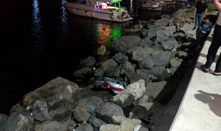 Fatih'te motosiklet kayalıklara uçtu, sürücüsü ağır yaralandı