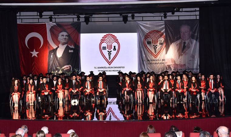 Demiroğlu Bilim Üniversitesi'nden 82 tıp doktoru mezun oldu