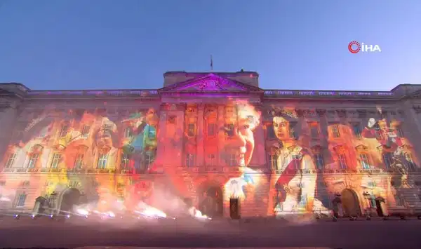 İngiltere Kraliçesi için tüm Birleşik Krallık toprakları fenerlerle aydınlatıldı