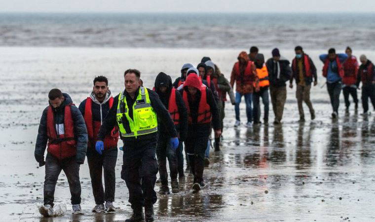 İngiltere'nin Ruanda'ya göndermeyi planladığı sığınmacılar açlık grevine başladı