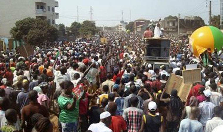 Gine'de akaryakıt zamlarına karşı düzenlenen eylemde 1 kişi hayatını kaybetti