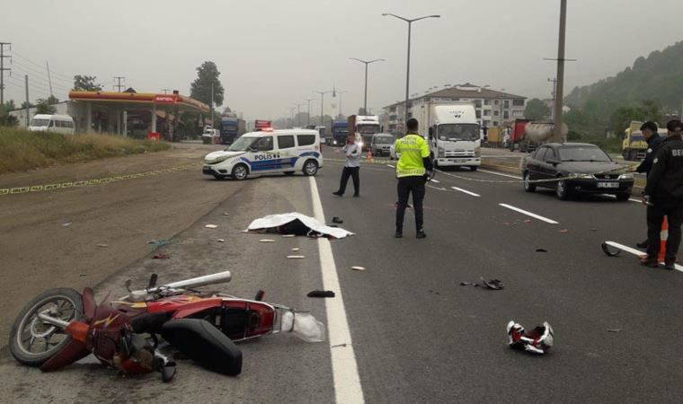Düzce'de feci kaza: TIR'a çarpan motosikletin sürücüsü öldü!