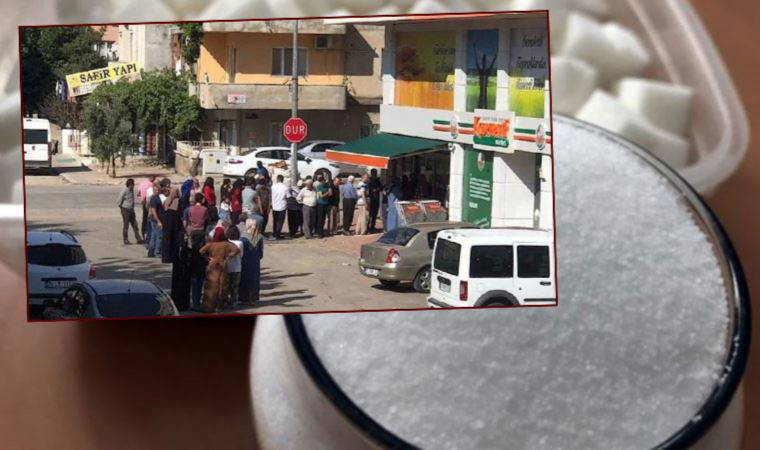 Yurttaşlar Gaziantep'de ucuz şeker alabilmek için kuyrukta bekledi