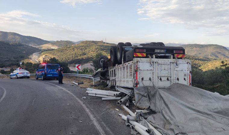 Çanakkale’de devrilen kamyonun sürücüsü hayatını kaybetti