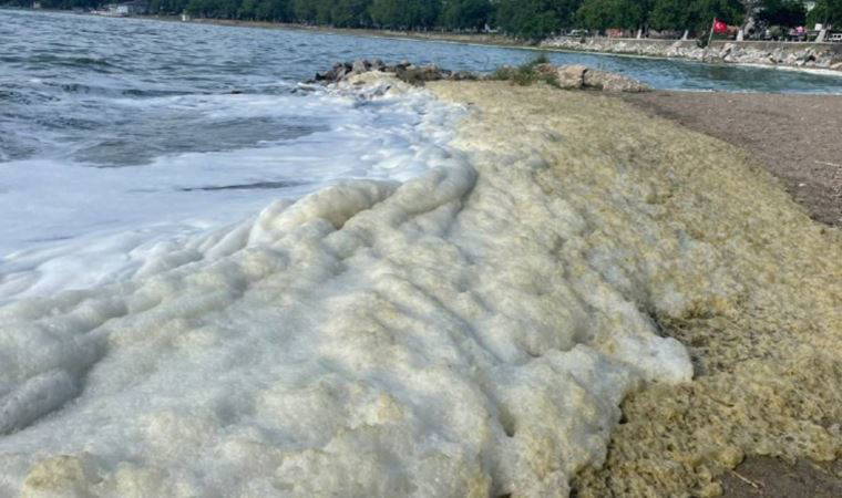 Rengi yeşile döndü