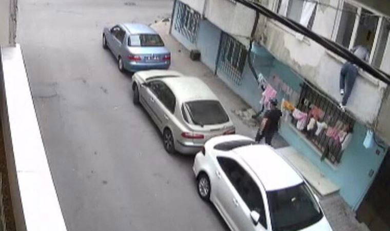 İstanbul Bağcılar'da örümcek gibi tırmanarak girdiği evden iki telefon çaldı