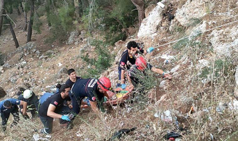 Antalya'da Seyir terasından kayalıklara düştü,'' İtfaiye kurtardı''