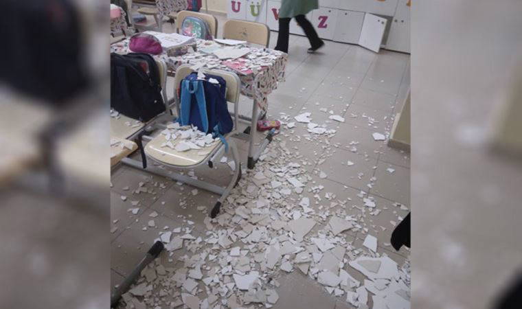 Sınıfta tavandan sıva yağdı