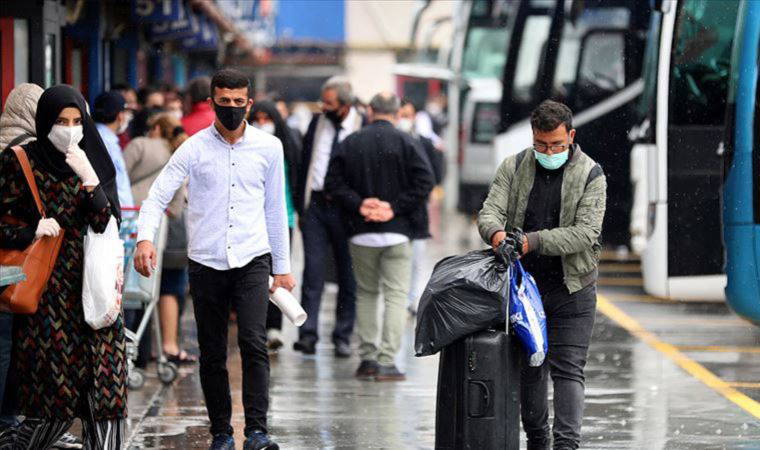 Akaryakıt zamları nedeniyle üniversite öğrencileri evlerine dönemiyor