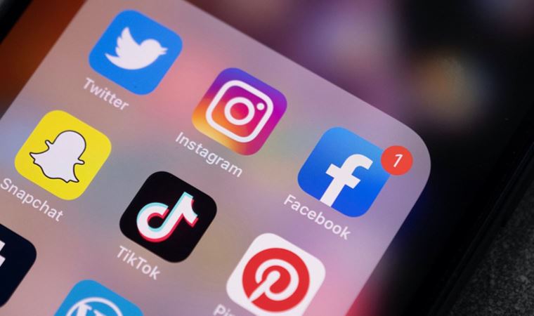 Okullardan TikTok, Instagram ve Facebook gibi 'sosyal medya' devlerine dava