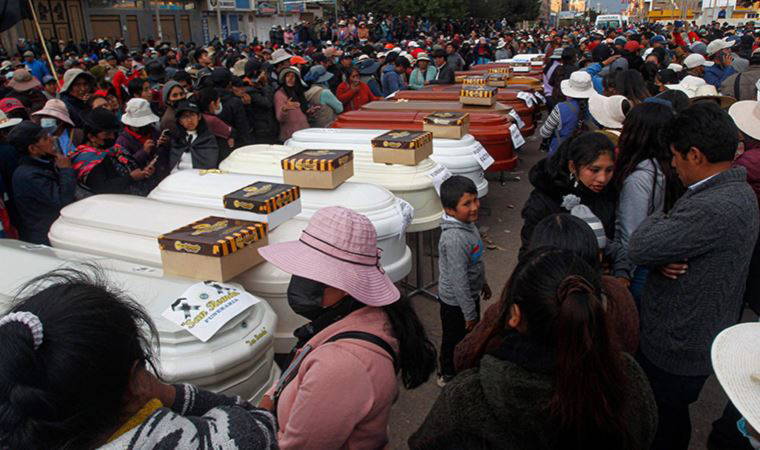 Peru'da siyasi kriz derinleşiyor